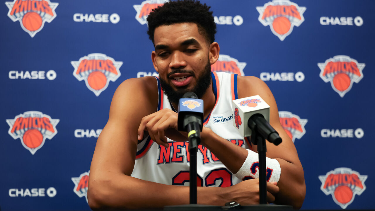 TARRYTOWN, NEW YORK - SEPTEMBER 28: Karl-Anthony Towns #32 of the New York Knicks speaks to the media during New York Knicks Media Day at the Knicks Training Facility on September 28, 2026 in Tarrytown, New York.