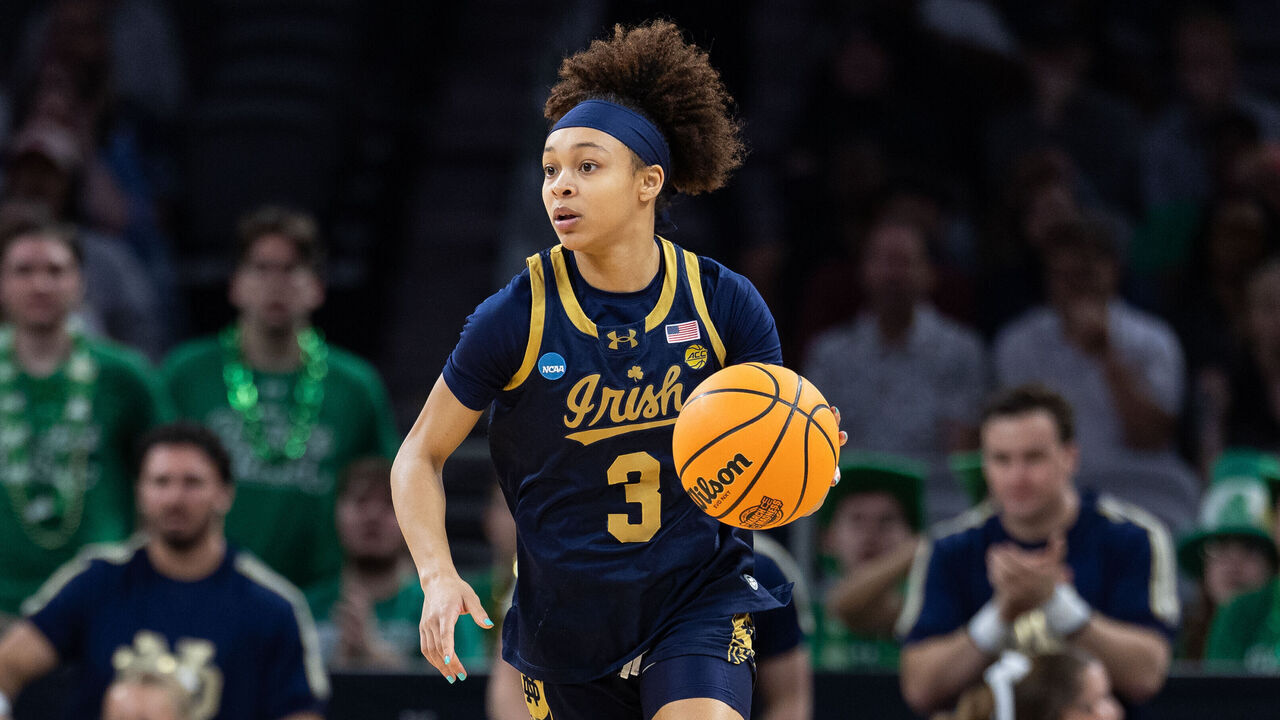 FORT WORTH, TEXAS - MARCH 29: Hannah Hidalgo #3 of the Notre Dame Fighting Irish brings the ball up court in the Elite Eight round of the 2026 NCAA Women's Basketball Tournament game between the Notre Dame Fighting Irish and the UConn Huskies at Dickies Arena on March 29, 2026 in Fort Worth, Texas.