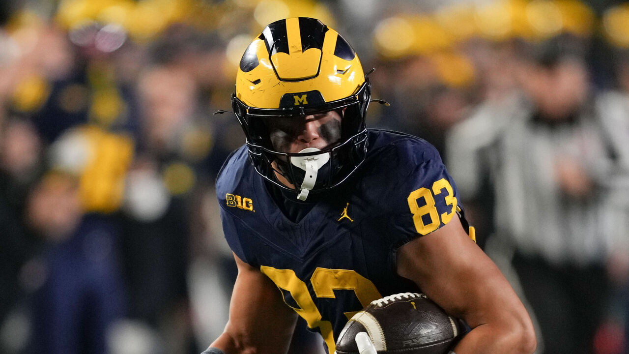 ANN ARBOR, MICHIGAN - NOVEMBER 01: Zack Marshall #83 of the Michigan Wolverines runs after a catch against the Purdue Boilermakers during the third quarter at Michigan Stadium on November 01, 2025 in Ann Arbor, Michigan.