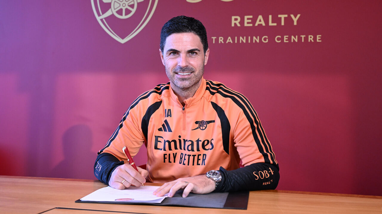 LONDON COLNEY, ENGLAND - OCTOBER 07: Manager Mikel Arteta signes a new contract at Arsenal FC at Sobha Realty Training Centre on October 07, 2026 in London Colney, England.
