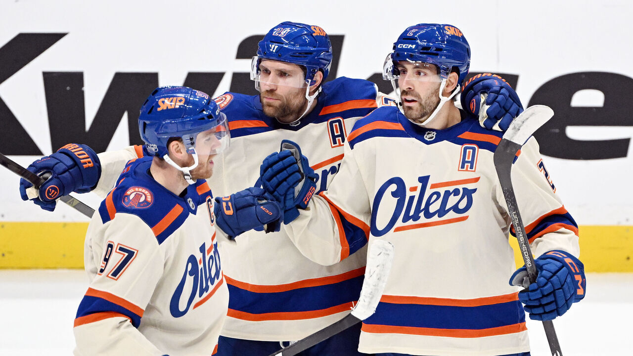 ANAHEIM, CA - OCTOBER 07: Edmonton Oilers defenseman Evan Bouchard (2) with his teammates after scoring a gaol during an NHL hockey game against the Anaheim Ducks played on October 7, 2026 at the Honda Center in Anaheim, CA.