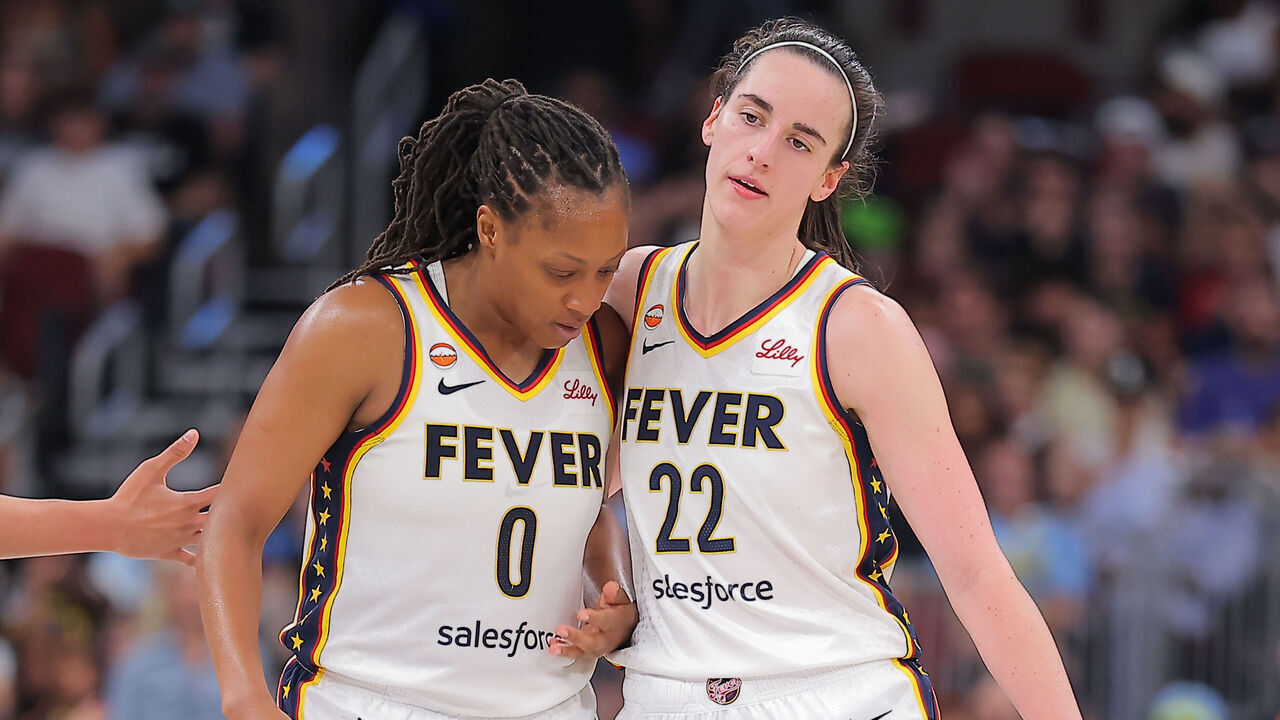 CHICAGO, IL - AUGUST 08: Kelsey Mitchell #0 of the Indiana Fever and Caitlin Clark #22 of the Indiana Fever during a game against the Chicago Sky on August 8, 2026 at the United Center in Chicago, Illinois.