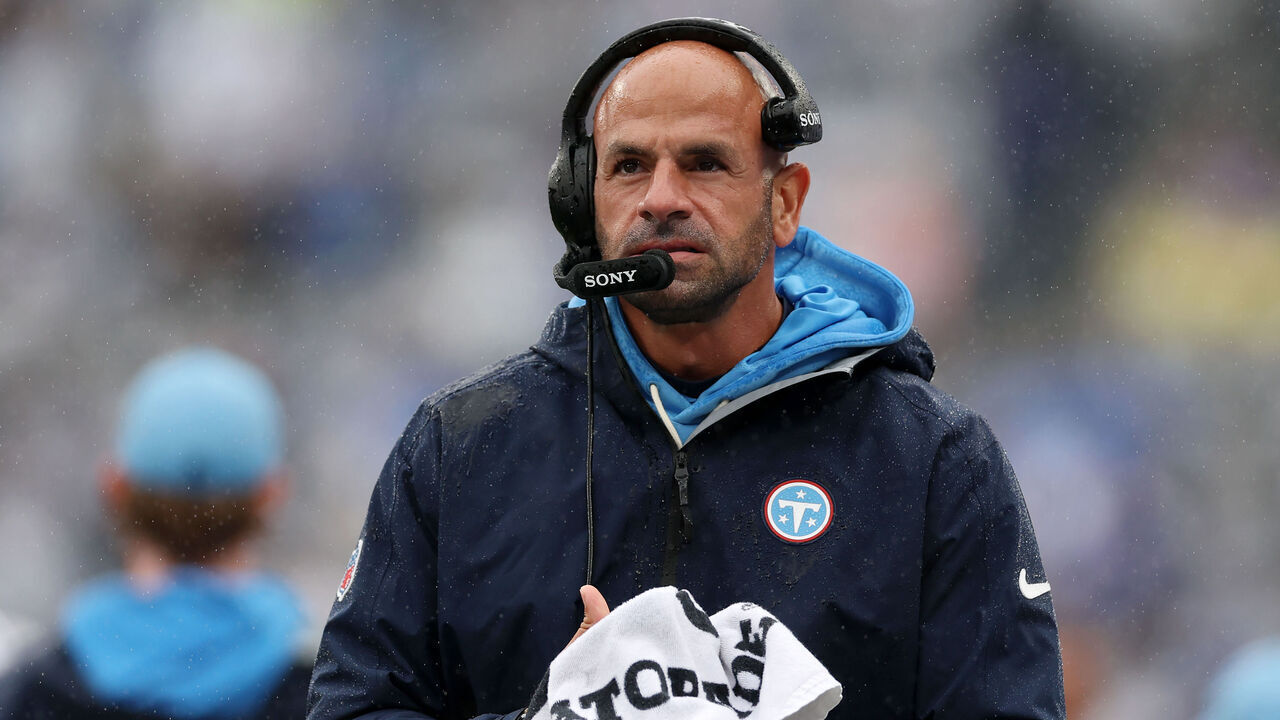 EAST RUTHERFORD, NEW JERSEY - SEPTEMBER 27: Head coach Robert Saleh of the Tennessee Titans looks on during the first quarter against the New York Giants at MetLife Stadium on September 27, 2026 in East Rutherford, New Jersey.
