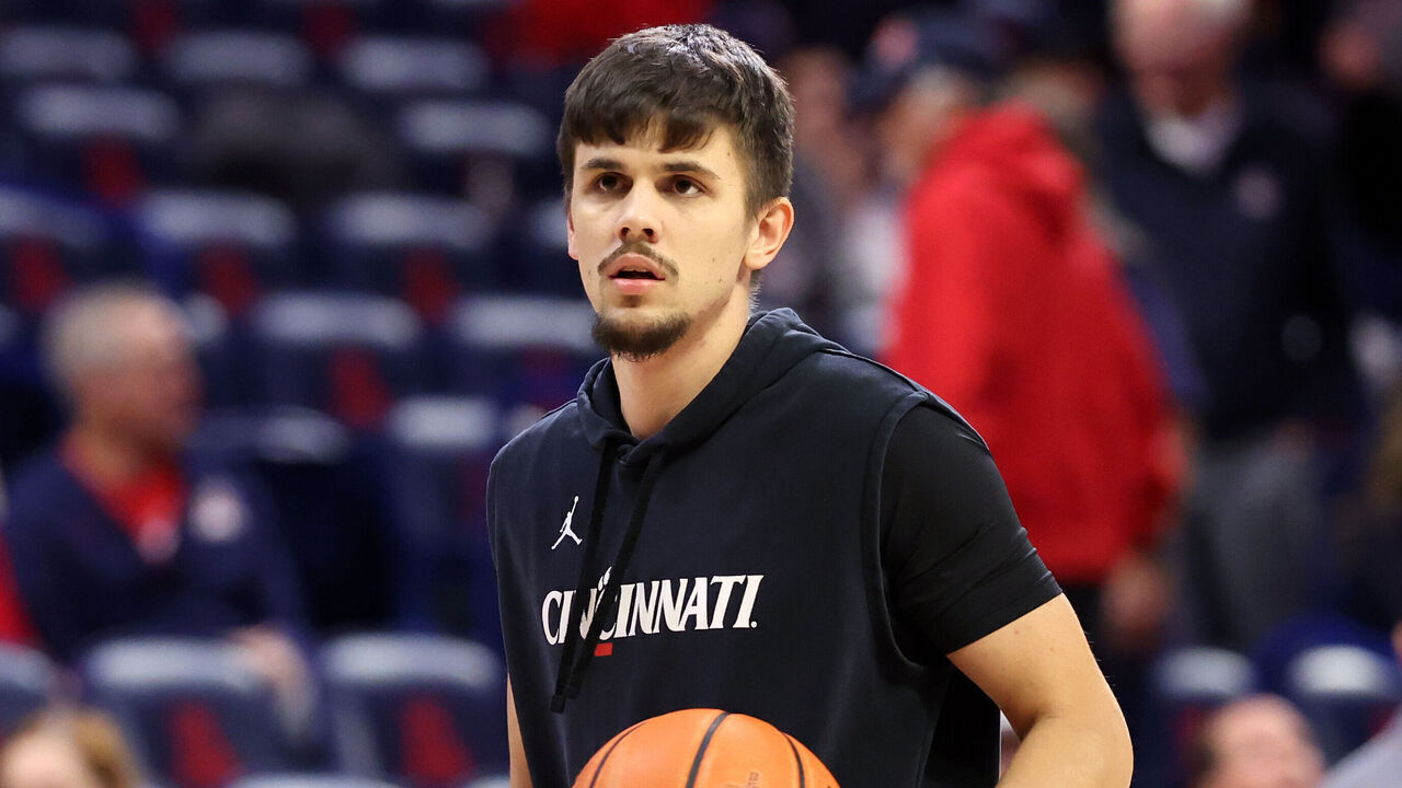 TUCSON, ARIZONA - JANUARY 21: Kerr Kriisa #11 of the Cincinnati Bearcats warms up before the game against the Arizona Wildcats at McKale Center on January 21, 2026 in Tucson, Arizona. The Wildcats defeated the Bearcats 77-51.