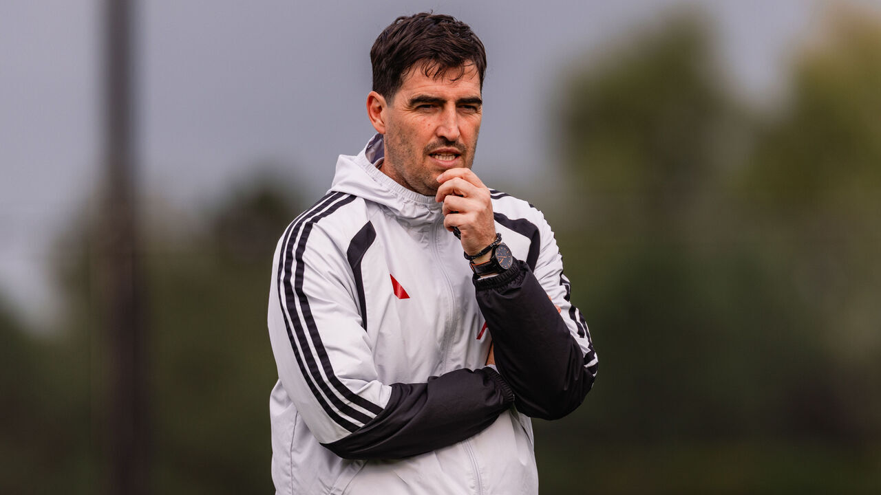 KIRKBY, ENGLAND - OCTOBER 08: (THE SUN OUT, THE SUN ON SUNDAY OUT) Andoni Iraola, Head Coach of Liverpool during a training session at AXA Training Centre on October 08, 2026 in Kirkby, England.