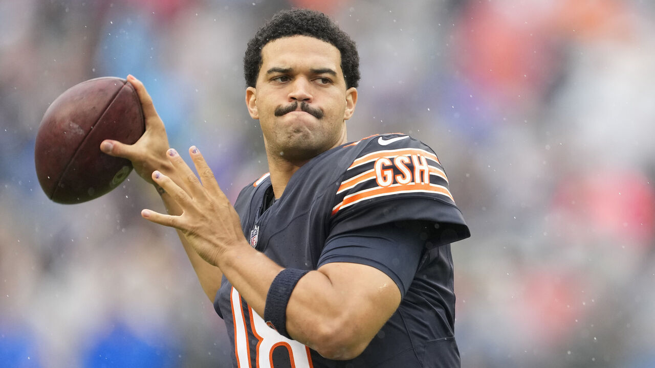 CHICAGO, ILLINOIS - SEPTEMBER 20: Caleb Williams #18 of the Chicago Bears warms up prior to the game against the Minnesota Vikings at Soldier Field on September 20, 2026 in Chicago, Illinois.
