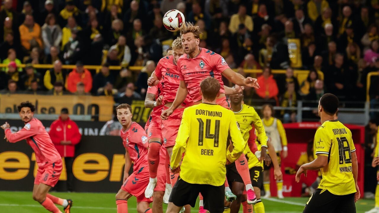 DORTMUND - Niclas Fullkrug of Werder Bremen heads the ball during the Bundesliga match between Borussia Dortmund and SV Werder Bremen at Signal Iduna Park on October 9, 2026, in Dortmund, Germany. MARCEL TER BALS / ANP
