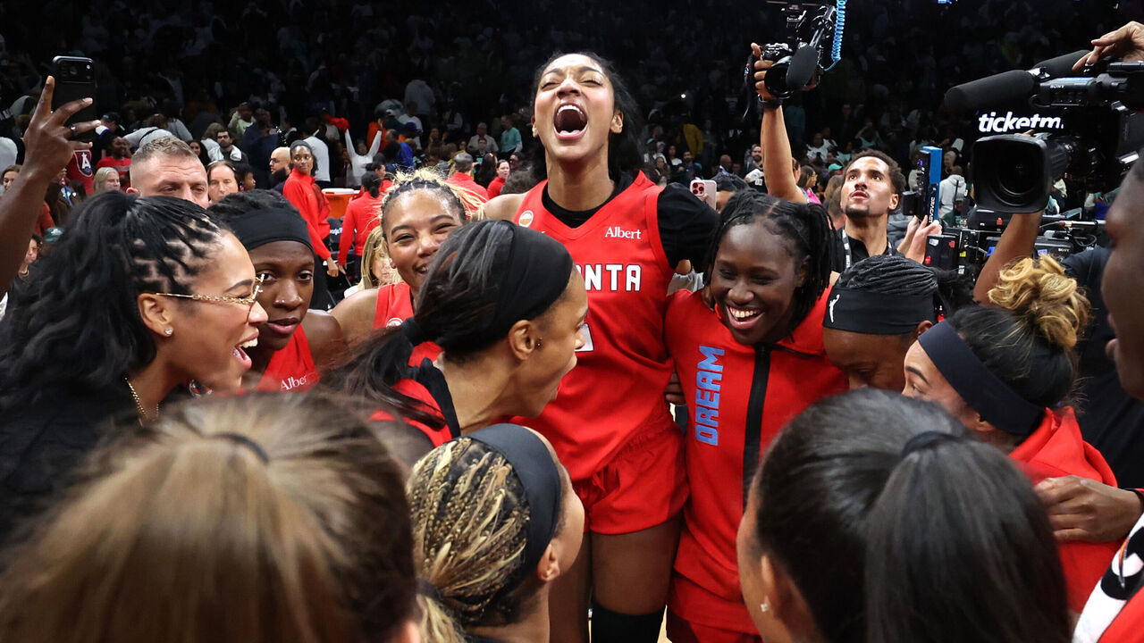 NEW YORK, NEW YORK - OCTOBER 09: The Atlanta Dream celebrate after defeating the New York Liberty in game three of the SemiFinals of the WNBA Playoffs at Barclays Center on October 09, 2026 in New York City.