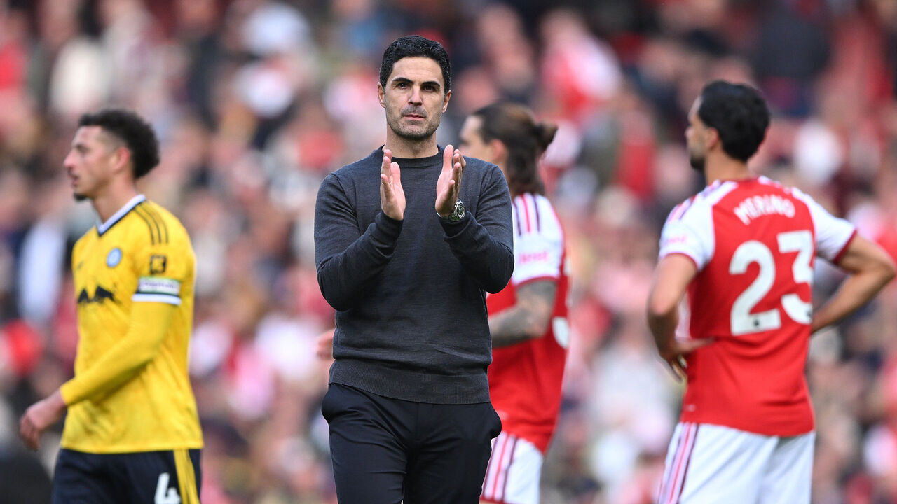 LONDON, ENGLAND - OCTOBER 10: Mikel Arteta, Manager of Arsenal, applauds the fans after the Premier League 2026/27 match between Arsenal FC and Leeds United at Emirates Stadium on October 10, 2026 in London, England.
