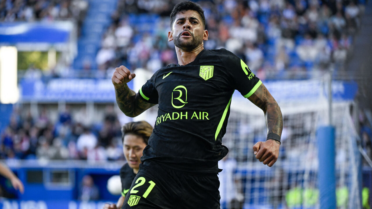 Atletico Madrid's Argentine forward #21 Cristian Romero celebrates scoring his team's second goal during the Spanish league football match between Deportivo Alaves and Club Atletico de Madrid at Mendizorroza Stadium in Vitoria on October 10, 2026.
