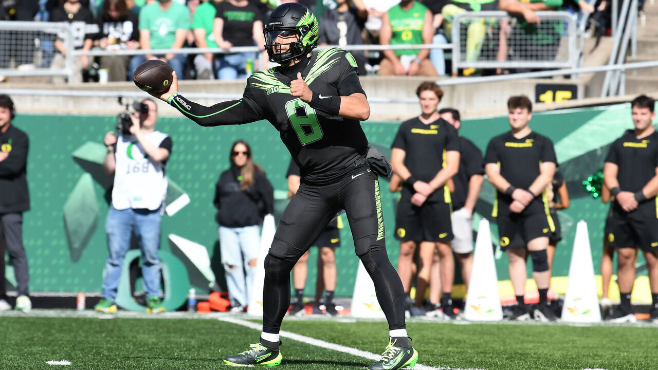 EUGENE, OR - OCTOBER 10: Oregon Ducks quarterback Dylan Raiola (8) throws the ball during a college football game between the Oregon Ducks and UCLA Bruins on October 10, 2026 at Autzen Stadium in Eugene, Oregon.