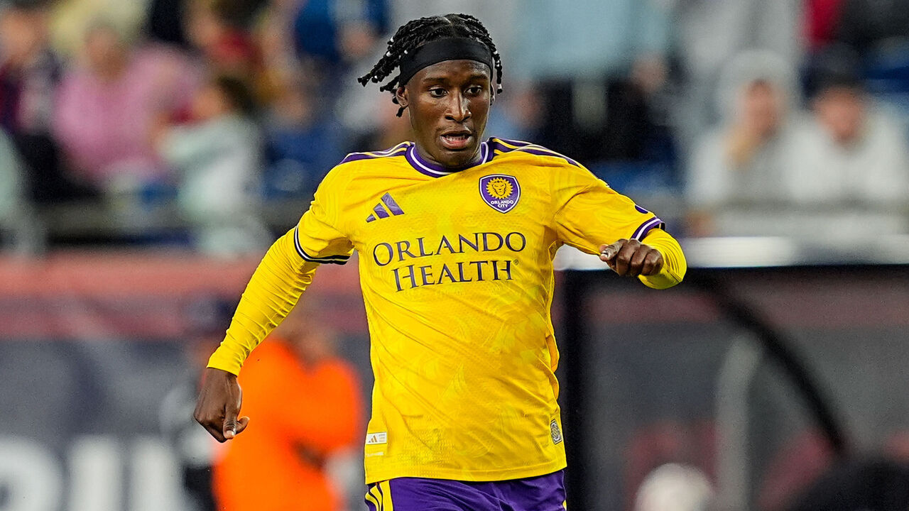 FOXBOROUGH, MASSACHUSETTS - SEPTEMBER 19: Ivan Angulo #77 of Orlando City SC brings the ball forward during a game between Orlando City SC and New England Revolution at Gillette Stadium on September 19, 2026, in Foxborough, Massachusetts.