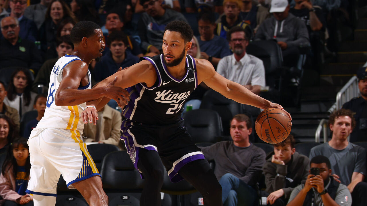 SAN FRANCISCO, CA - OCTOBER 10: Ben Simmons #25 of the Sacramento Kings looks to pass the ball during the game against the Golden State Warriors during a 2026 NBA Preseason game on October 10, 2026 at Chase Center in San Francisco, California. NOTE TO USER: User expressly acknowledges and agrees that, by downloading and or using this photograph, user is consenting to the terms and conditions of Getty Images License Agreement. Mandatory Copyright Notice: Copyright 2026 NBAE