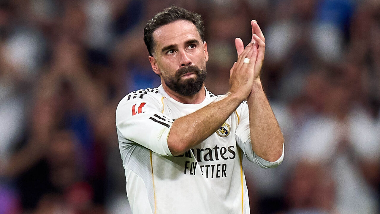 MADRID, SPAIN - MAY 23: Daniel Carvajal of Real Madrid acknowledges the fans as he leaves the pitch during his final match for Real Madrid during the LaLiga EA Sports match between Real Madrid CF and Athletic Club at Estadio Santiago Bernabeu on May 23, 2026 in Madrid, Spain.