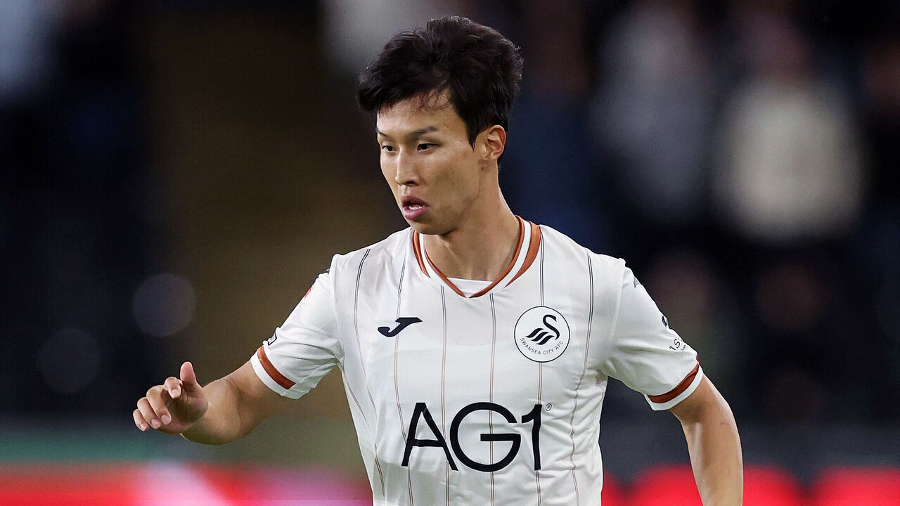 SWANSEA, WALES - SEPTEMBER 01: Eom Ji-Sung of Swansea City during the Sky Bet Championship 2026/27 match between Swansea City and Watford at Swansea.com Stadium on September 01, 2026 in Swansea, Wales.
