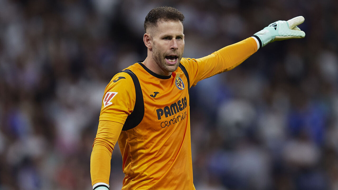 MADRID, SPAIN - OCTOBER 10: Peter Gulacsi of Villarreal CF reacts during the LaLiga EA Sports 2026/27 match between Real Madrid and Villarreal CF at Estadio Santiago Bernabeu on October 10, 2026 in Madrid, Spain.