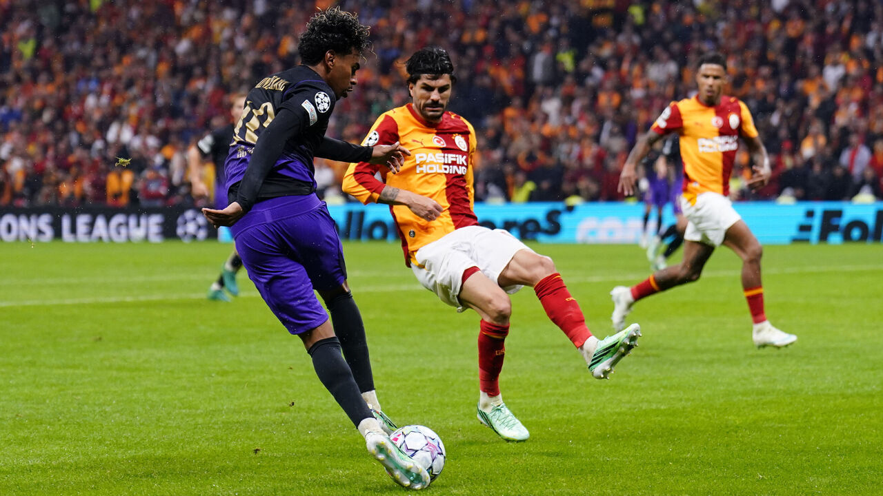 ISTANBUL, TURKEY - OCTOBER 13: Lamine Yamal of Barcelona controls the ball during the UEFA Champions League 2026/27 League Phase MD2 match between Galatasaray A.S. and FC Barcelona at Ali Sami Yen Spor Kompleksi on October 13, 2026 in Istanbul, Turkey.