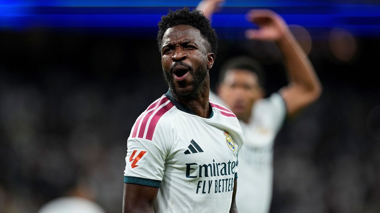 MADRID, SPAIN - OCTOBER 10: Vinicius Junior of Real Madrid CF celebrates a goal that was later disallowed by VAR, after that he saw the red card for protest, during the Spanish League, LaLiga EA Sports, football match between Real Madrid and Villarreal CF at Bernabeu stadium on October 10, 2026, in Madrid, Spain.