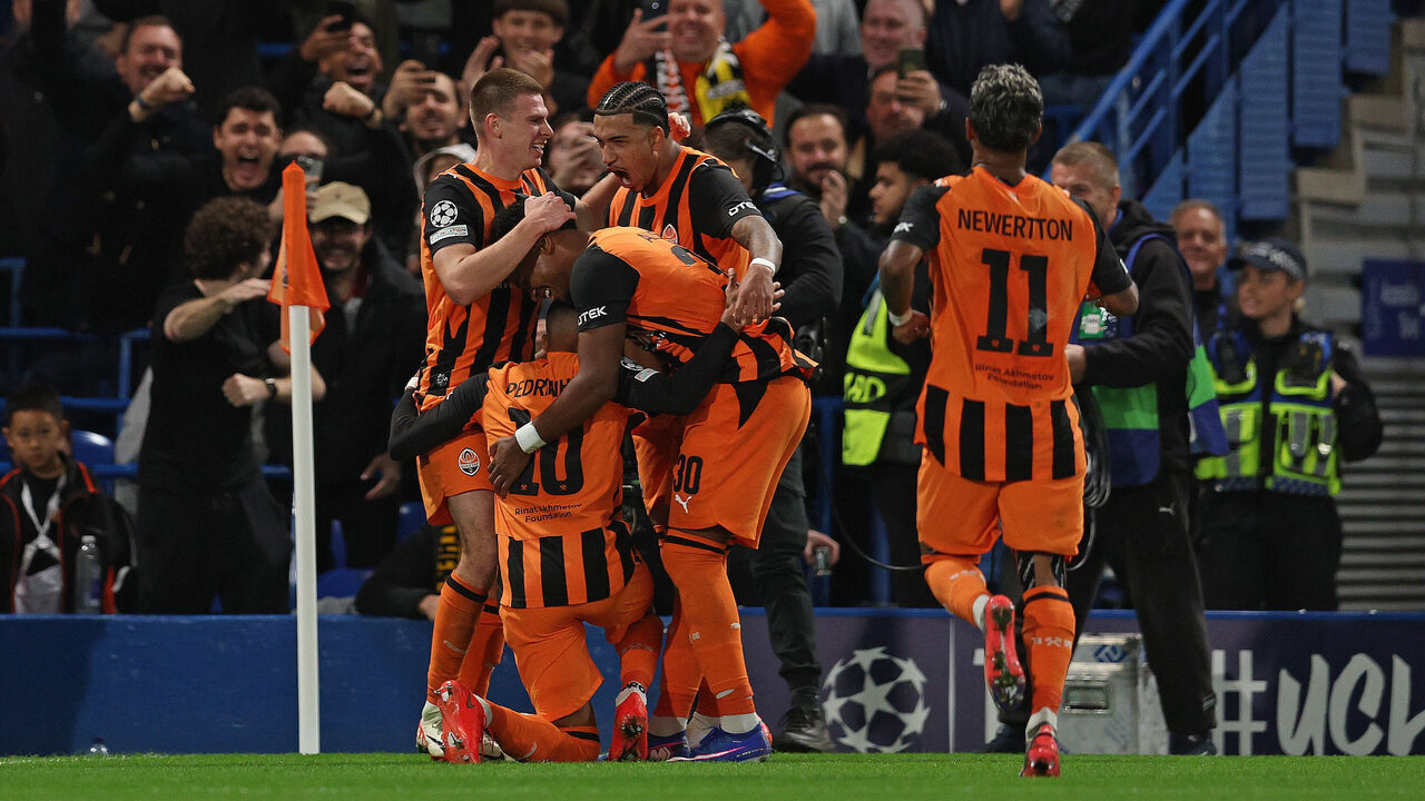 LONDON, ENGLAND - OCTOBER 14: Pedrinho of FC Shakhtar Donetsk celebrates with his team mates after scoring their first goal from the penalty spot during the UEFA Champions League 2026/27 League Phase MD2 match between FC Shakhtar Donetsk and AEK Athens at Stamford Bridge on October 14, 2026 in London, England.