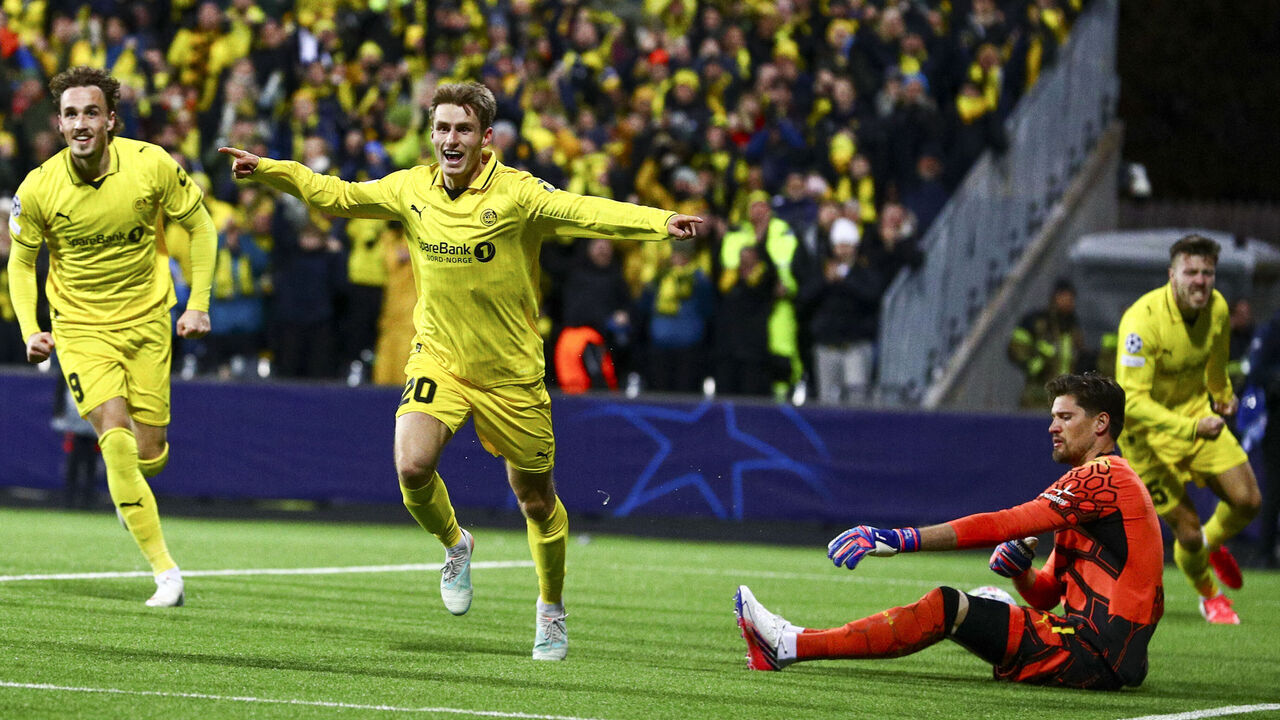 Bodo/Glimt's Norwegian midfielder #20 Fredrik Sjovold (C) celebrates scoring the opening goal with his teammates during the UEFA Champions League football match between Bodo/Glimt and BVB Borussia Dortmund at the Aspmyra stadium in Bodo, Norway on October 14 2026. / Norway OUT