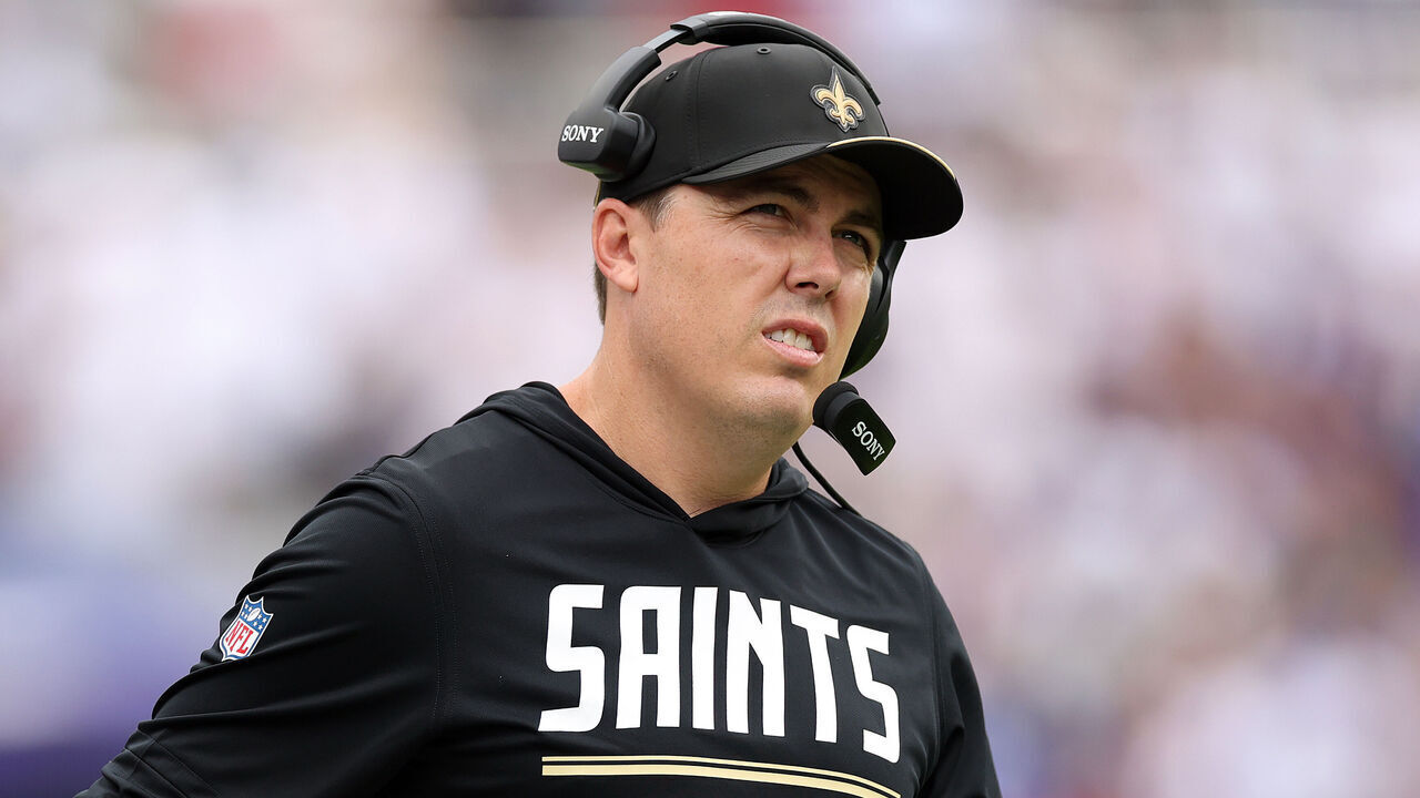 BALTIMORE, MARYLAND - SEPTEMBER 20: Head coach Kellen Moore of the New Orleans Saints reacts against the Baltimore Ravens during the first quarter of the game at M&T Bank Stadium on September 20, 2026 in Baltimore, Maryland.