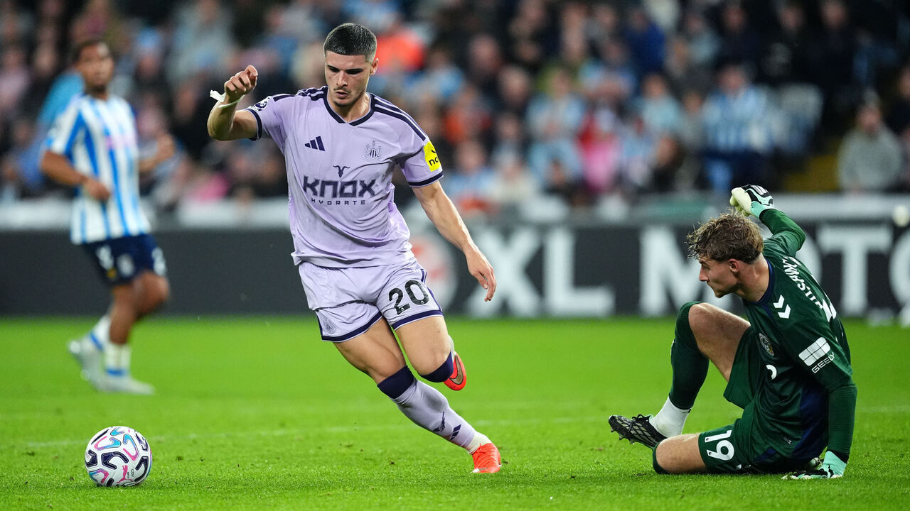 Newcastle United's Matias Fernandez-Pardo gets round Coventry City goalkeeper Carl Rushworth but fails to score during the Premier League match at the Coventry Building Society Arena, Coventry. Picture date: Monday October 12, 2026.