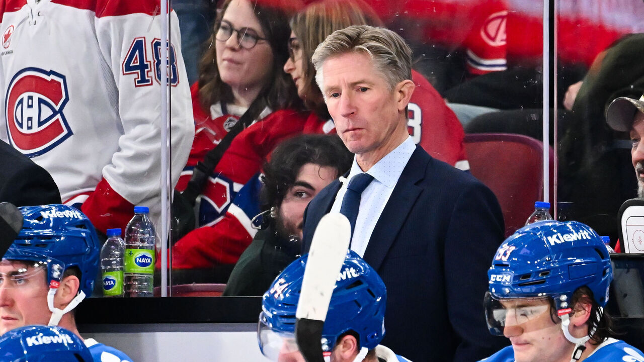 MONTREAL, CANADA - JANUARY 29: Assistant coach Dave Hakstol of the Colorado Avalanche handles bench duties during the third period against the Montréal Canadiens at the Bell Centre on January 29, 2026 in Montreal, Quebec, Canada. The Montréal Canadiens defeated the Colorado Avalanche 7-3.