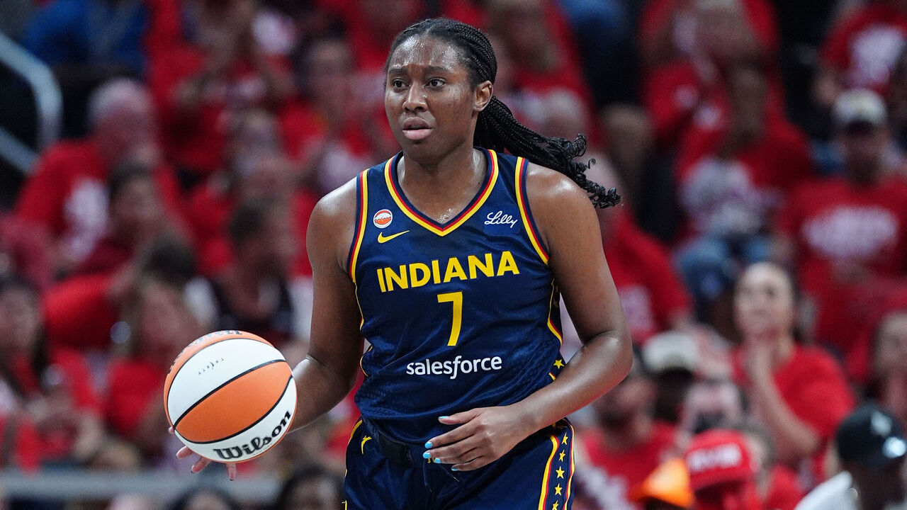 INDIANAPOLIS, IN - SEPTEMBER 29: Indiana Fever center Aliyah Boston (7) brings the ball up court while playing against the Las Vegas Aces in game two of Round 1 of the WNBA Playoffs on September 29, 2026, at Gainbridge Fieldhouse in Indianapolis, Indiana.