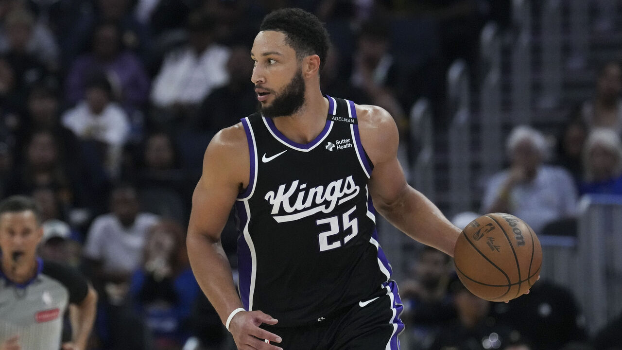 SAN FRANCISCO, CALIFORNIA - OCTOBER 10: Ben Simmons #25 of the Sacramento Kings moves with the ball during the first half of the preseason game against the Golden State Warriors at Chase Center on October 10, 2026 in San Francisco, California.