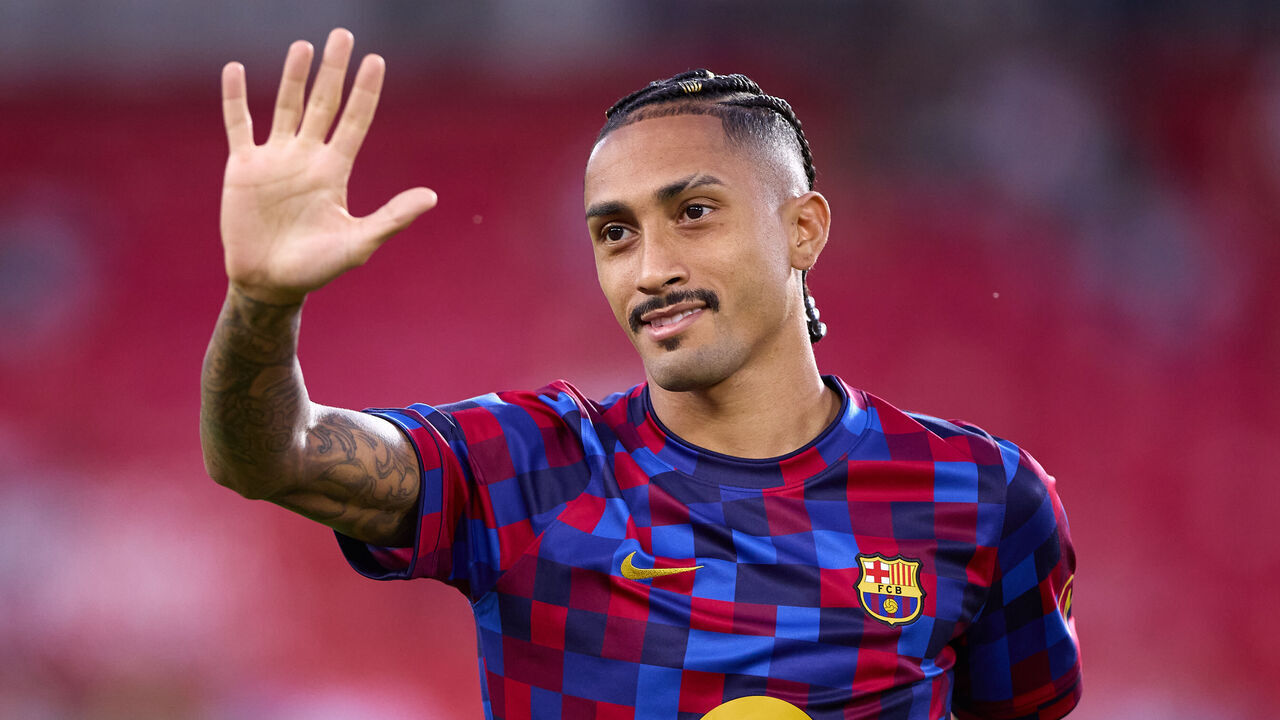 SEVILLE, SPAIN - SEPTEMBER 19: Raphinha of FC Barcelona warms up prior to the LaLiga EA Sports 2026/27 match between Sevilla FC and FC Barcelona at Estadio Ramon Sanchez Pizjuan on September 19, 2026 in Seville, Spain.