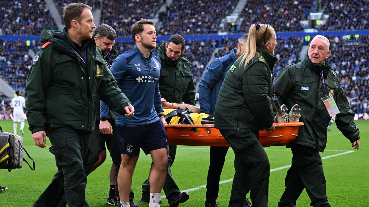 Chelsea's Argentinian goalkeeper #26 Emiliano Martinez is taken off on a stretcher after a clash of heads with Everton's English defender #04 Jarrad Branthwaite during the English Premier League football match between Everton and Chelsea at Hill Dickinson Stadium in Liverpool, north west England on October 17, 2026. / RESTRICTED TO EDITORIAL USE. No use with unauthorized audio, video, data, fixture lists, club/league logos or 'live' services. Online in-match use limited to 120 images. An additional 40 images may be used in extra time. No video emulation. Social media in-match use limited to 120 images. An additional 40 images may be used in extra time. No use in betting publications, games or single club/league/player publications. /
