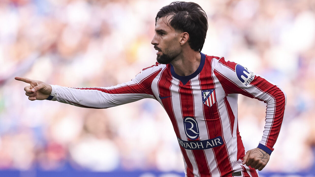CORNELLA, SPAIN - OCTOBER 17: Alex Baena of Atletico de Madrid celebrates a goal during the Spanish league, LaLiga EA Sports, football match played between RCD Espanyol and Atletico de Madrid at RCDE Stadium on October 17, 2026 in Cornella, Spain.