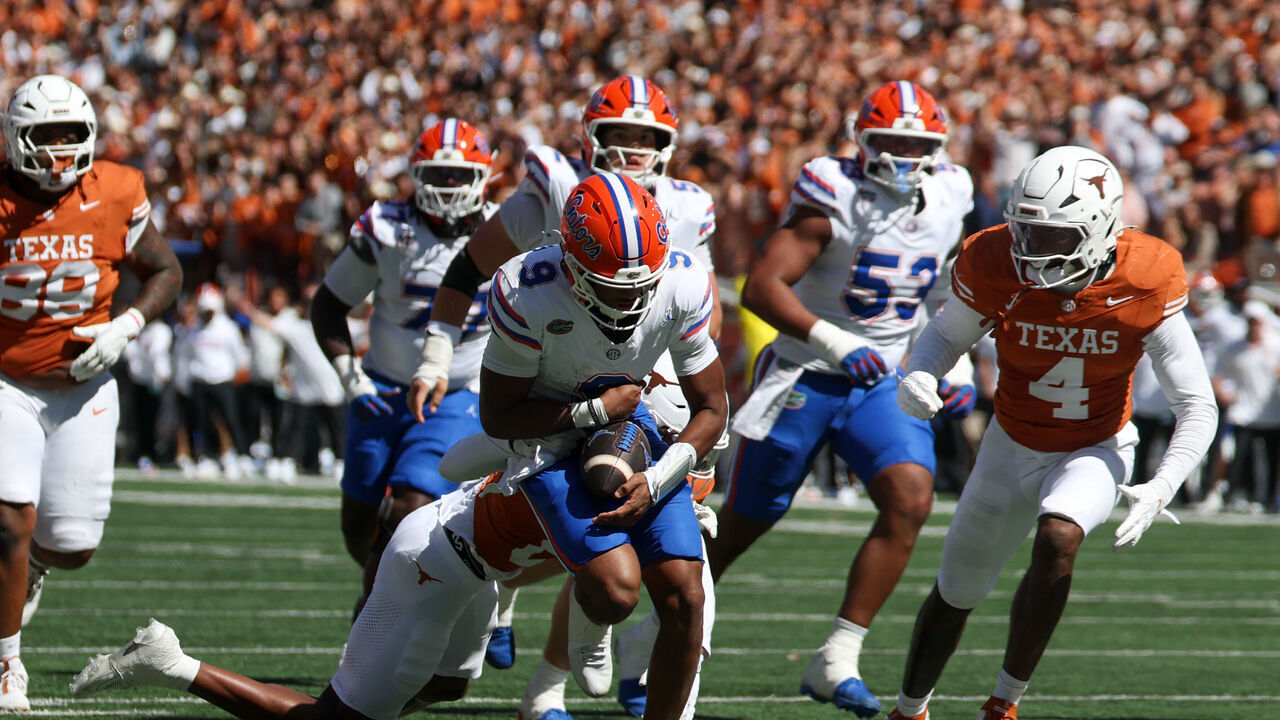 AUSTIN, TX - OCTOBER 17: Florida Gators quarterback Tramell Jones Jr. #9 almost loses the ball on a quarterback keeper during the SEC football game between the Texas Longhorns and Florida Gators on October 17, 2026, at Darrell K Royal-Texas Memorial Stadium in Austin, TX.