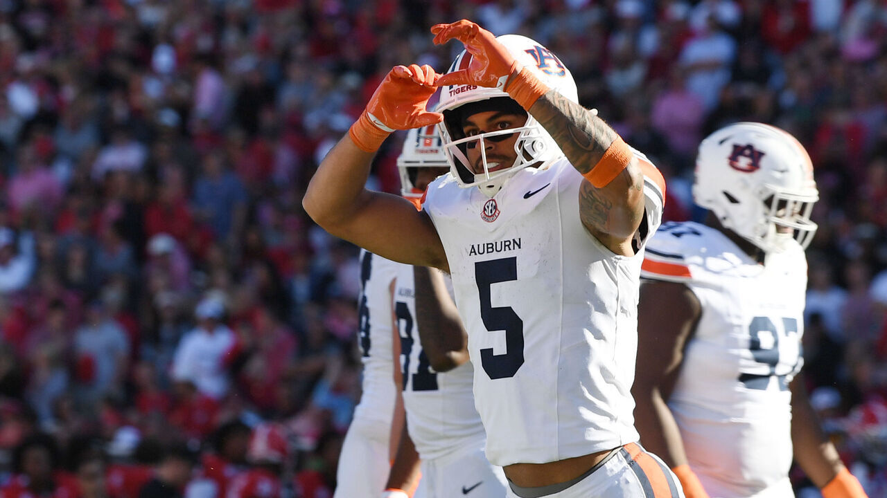 Auburn beats No. 1 Georgia 27-24 on last-second field goal