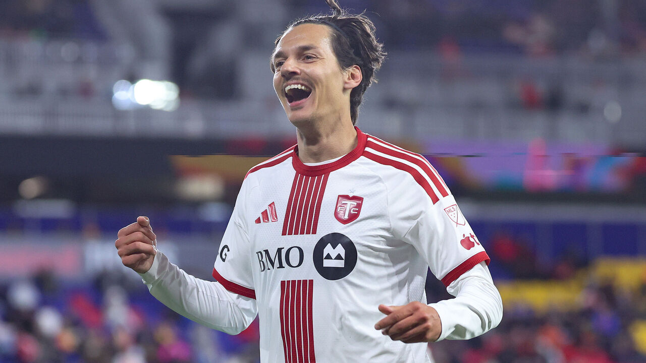 Toronto beats Red Bulls to continue late playoff push | theScore