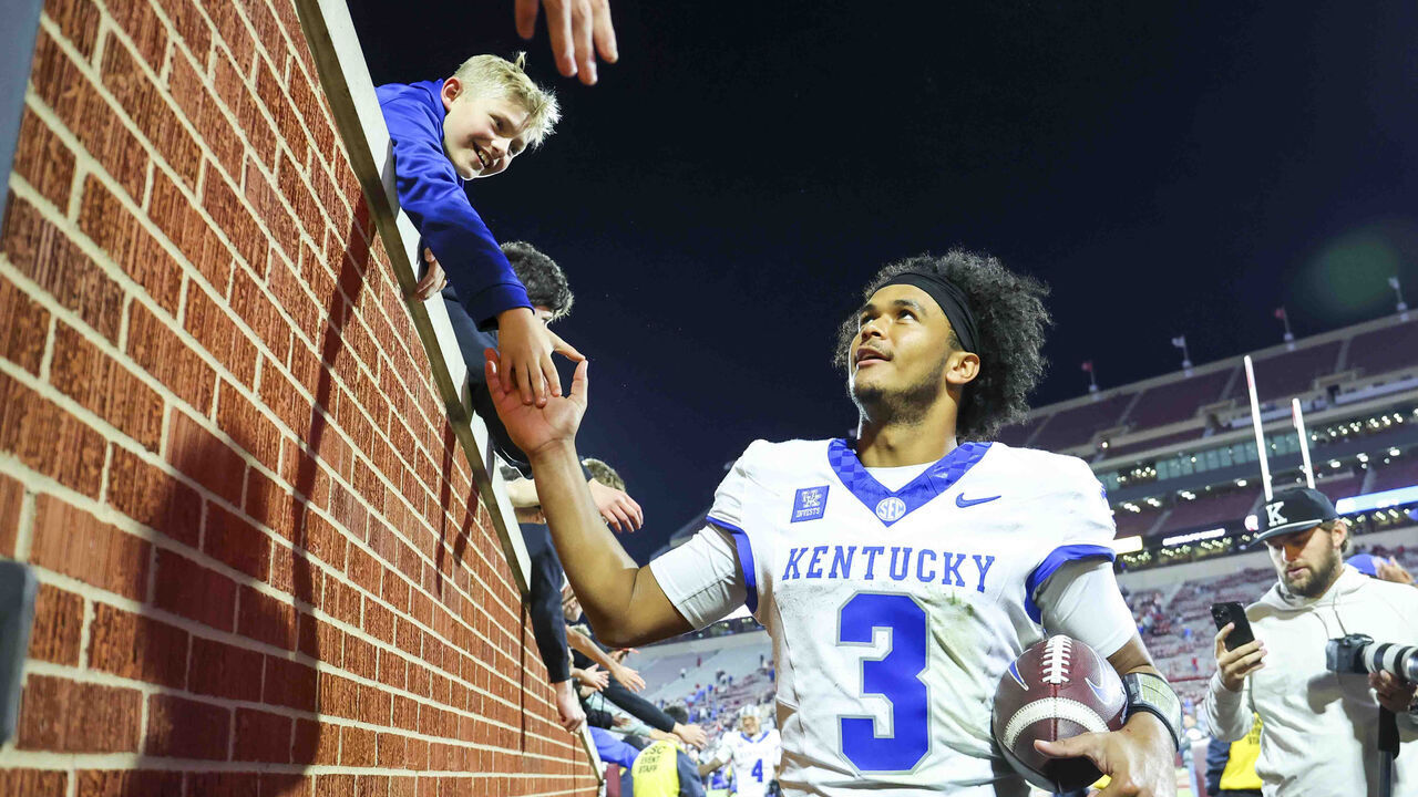 NORMAN, OK - OCTOBER 17: Kentucky Wildcat quarterback Kenny Minchey (3) high fives fans as he walks off the field after the college football game between the Oklahoma Sooners and the Kentucky Wildcats on October 17, 2026 at Gaylord Family Oklahoma Memorial Stadium in Norman, OK