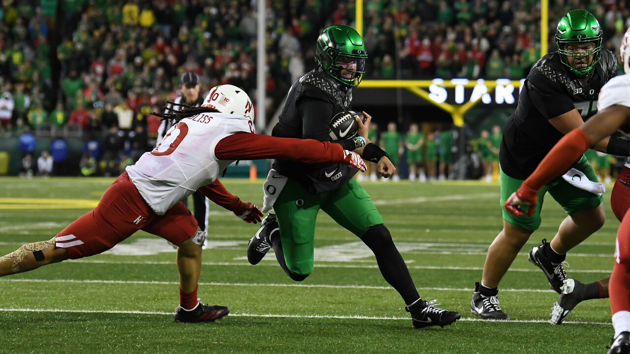 EUGENE, OR - OCTOBER 17: Oregon Ducks quarterback Dylan Raiola (8) runs the ball against Nebraska Cornhuskers linebacker Owen Chambliss (0) during a college football game between the Oregon Ducks and Nebraska Cornhuskers on October 17, 2026 at Autzen Stadium in Eugene, Oregon.