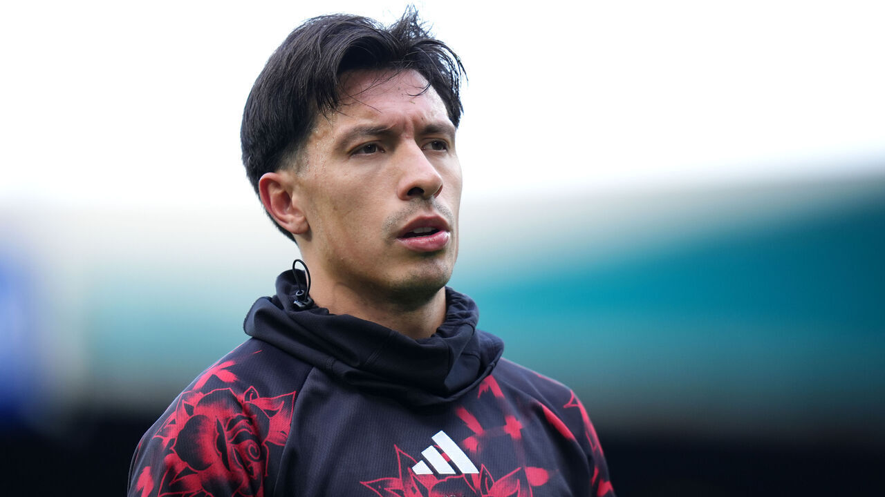 Manchester United's Lisandro Martinez warming up prior to kick-off before the Premier League match at Elland Road, Leeds. Manchester United defender Lisandro Martinez has apologised for his explosive pos--match comments following Tuesday's Champions League defeat to Atletico Madrid after meeting with manager Michael Carrick. Picture date: Sunday October 18, 2026.