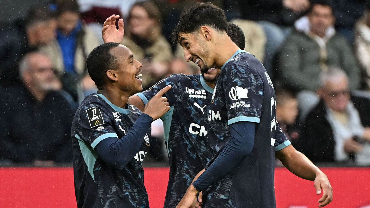 Marseille's Brazilian forward #14 Igor Paixao (L) celebrates after scoring his team fifth goal during the French L1 football match between SCO Angers and Olympique de Marseille (OM) at the Stade Raymond-Kopa in Angers, western France on October 18, 2026.