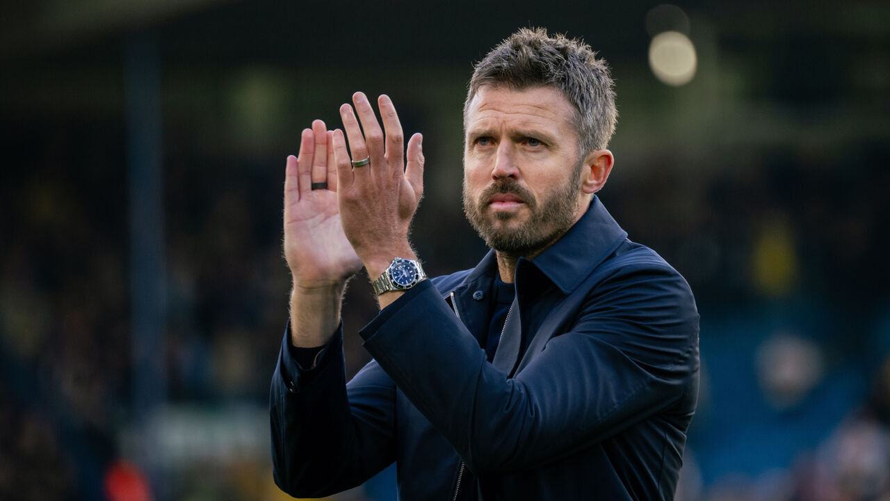 LEEDS, ENGLAND - OCTOBER 18: Head Coach Michael Carrick of Manchester United applauds the fans after the Premier League 2026/27 match between Leeds United and Manchester United at Elland Road on October 18, 2026 in Leeds, England.