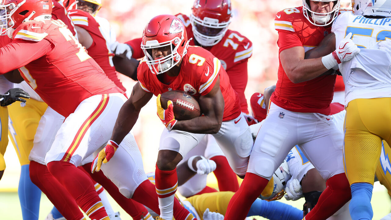 KANSAS CITY, MISSOURI - OCTOBER 18: Kenneth Walker III #9 of the Kansas City Chiefs runs the ball against the Los Angeles Chargers in the first quarter of a game at Arrowhead Stadium on October 18, 2026 in Kansas City, Missouri.