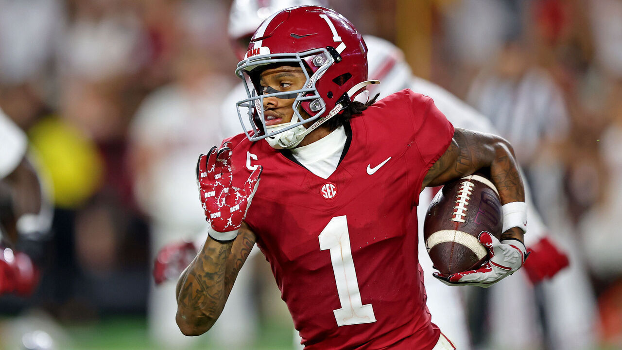 TUSCALOOSA, ALABAMA - SEPTEMBER 26: Ryan Coleman-Williams #1 of the Alabama Crimson Tide returns a punt during the third quarter against the South Carolina Gamecocks at Bryant-Denny Stadium on September 26, 2026 in Tuscaloosa, Alabama.