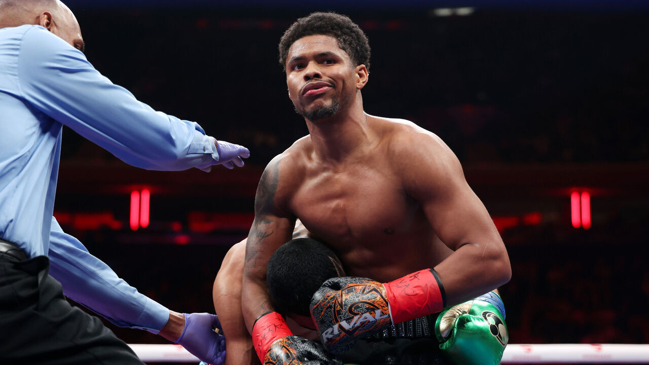 NEW YORK, NEW YORK - JANUARY 31: Shakur Stevenson (L) looks on during his WBO and Ring Junior Welterweight title fight during The Ring 6 fight at Madison Square Garden on January 31, 2026 in New York City.