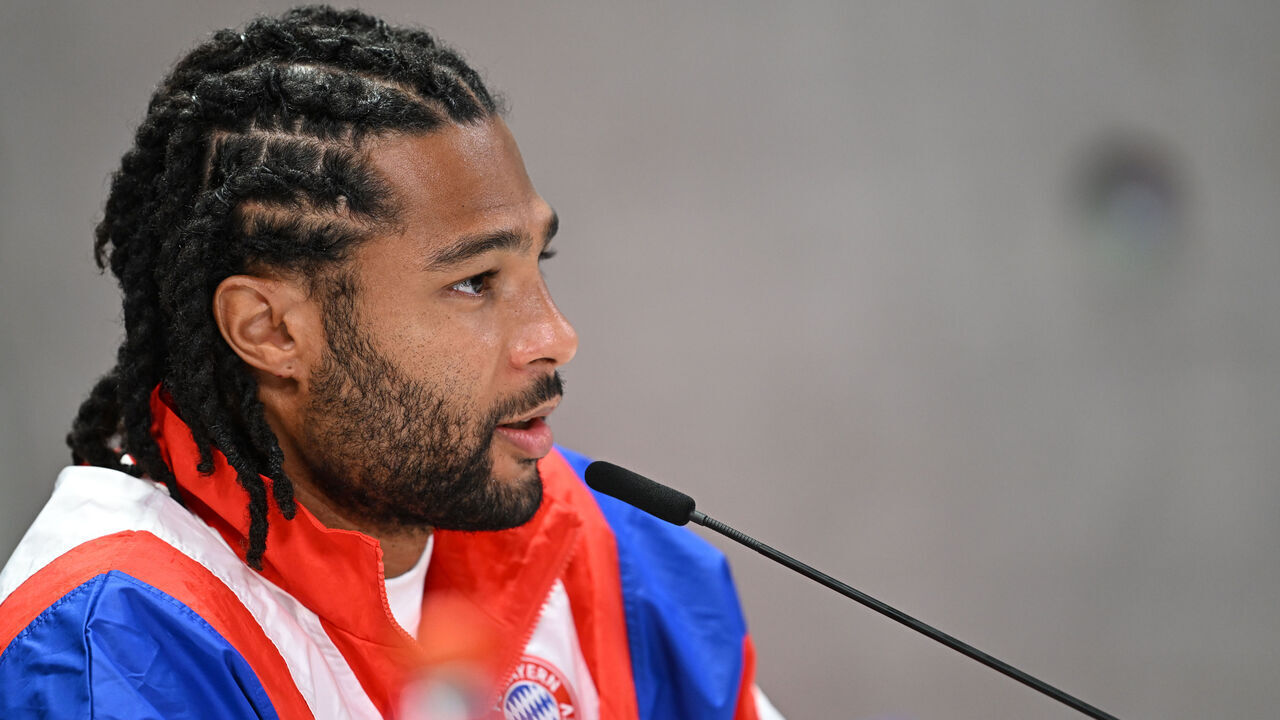 20 October 2026, Bavaria, Munich: Soccer: Champions League, ahead of the group stage match between FC Bayern Munich and FC Arsenal. FC Bayern player Serge Gnabry speaks at a press conference. Photo: Angelika Warmuth/dpa