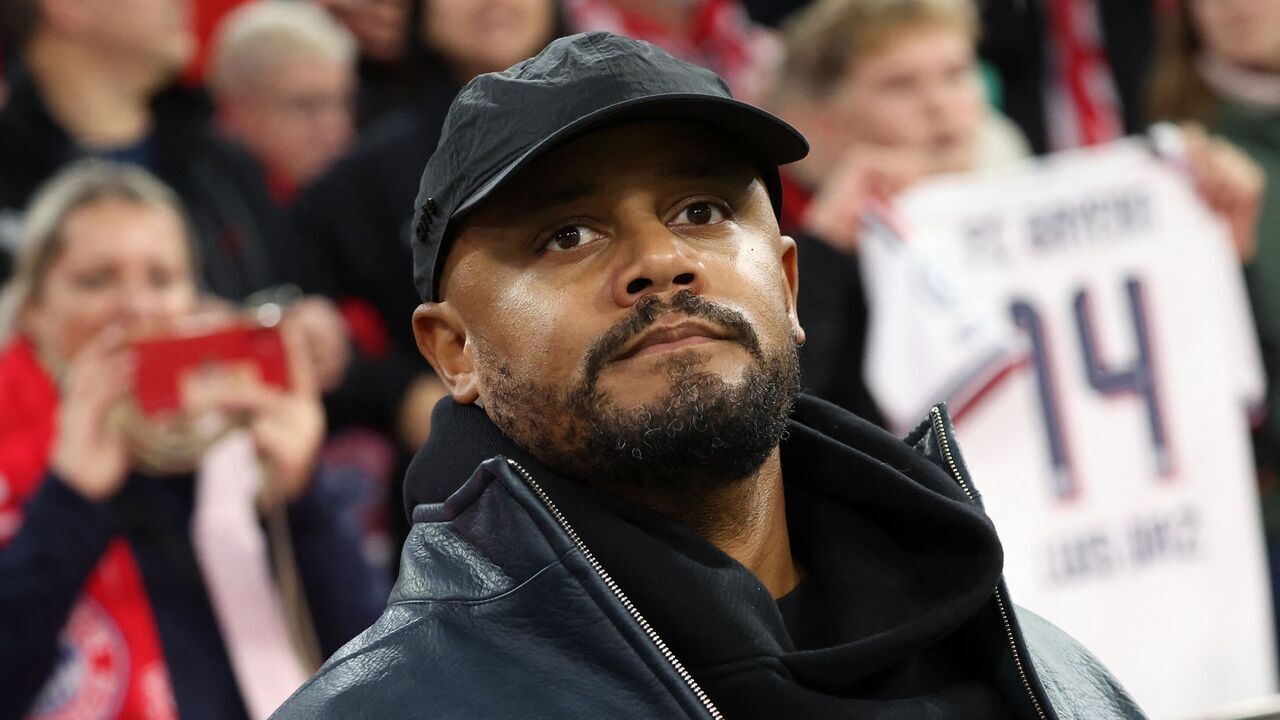 17 October 2026, Bavaria, Munich: Soccer, Men: Bundesliga, FC Bayern Munich vs. RB Leipzig, Matchday 6, Allianz Arena; Coach Vincent Kompany (Bayern Munich) before the game. Photo: Karl-Josef Hildenbrand/dpa - IMPORTANT NOTICE: In accordance with the regulations of the Bundesliga and the DFB (German Football Association), it is prohibited to use or allow the use of photographs taken in the stadium and/or during the game in the form of sequential images and/or video-like photo series.