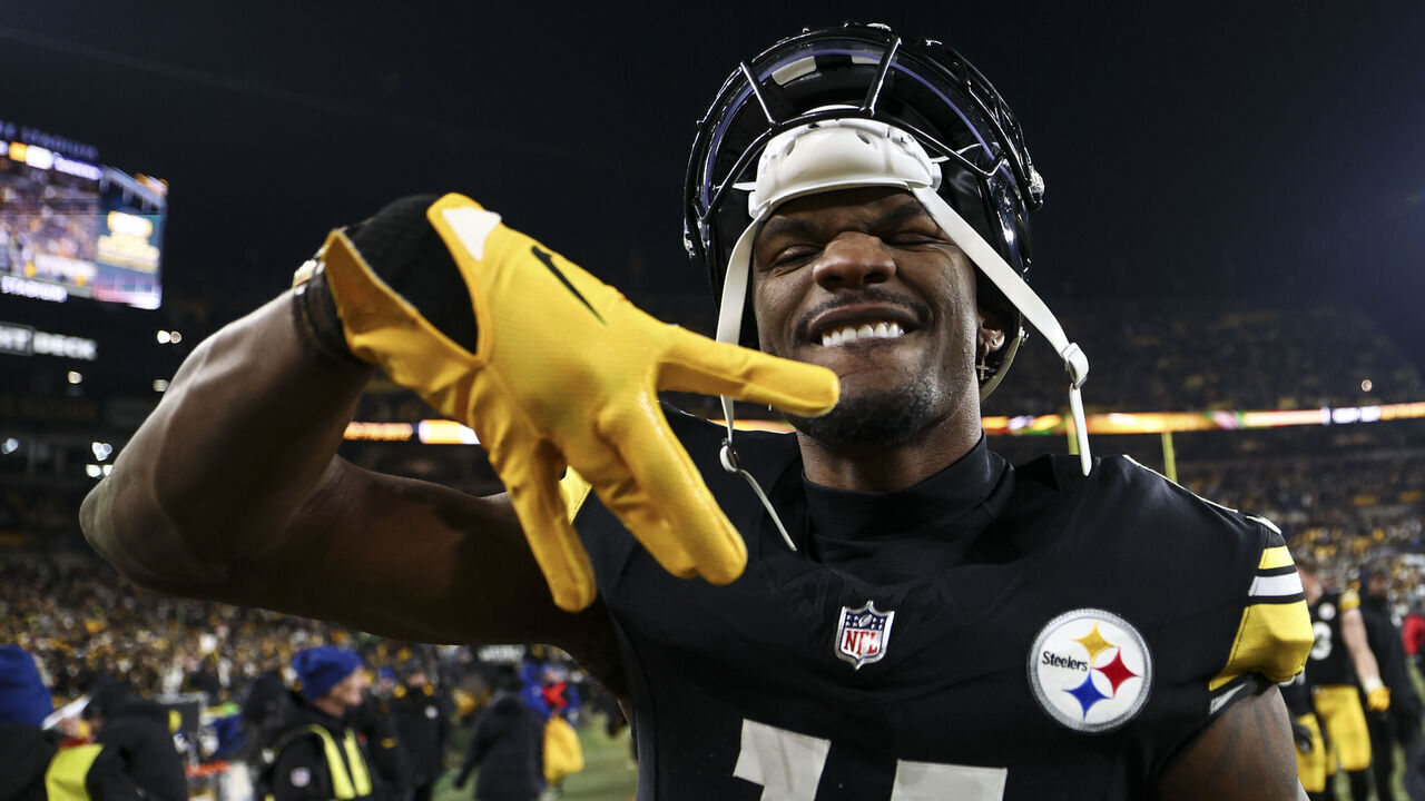 PITTSBURGH, PENNSYLVANIA - JANUARY 4: Marquez Valdes-Scantling #11 of the Pittsburgh Steelers celebrates after winning an NFL football game against the Baltimore Ravens at Acrisure Stadium on January 4, 2026 in Pittsburgh, Pennsylvania.