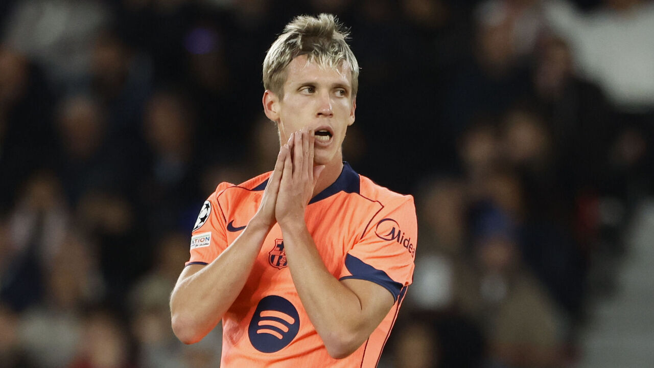 PARIS, FRANCE - OCTOBER 20: Dani Olmo #20 of Barcelona during the UEFA Champions League 2026/27 League Phase MD3 football match between Paris Saint-Germain (PSG) and FC Barcelona at Parc des Princes stadium on October 20, 2026 in Paris, France.