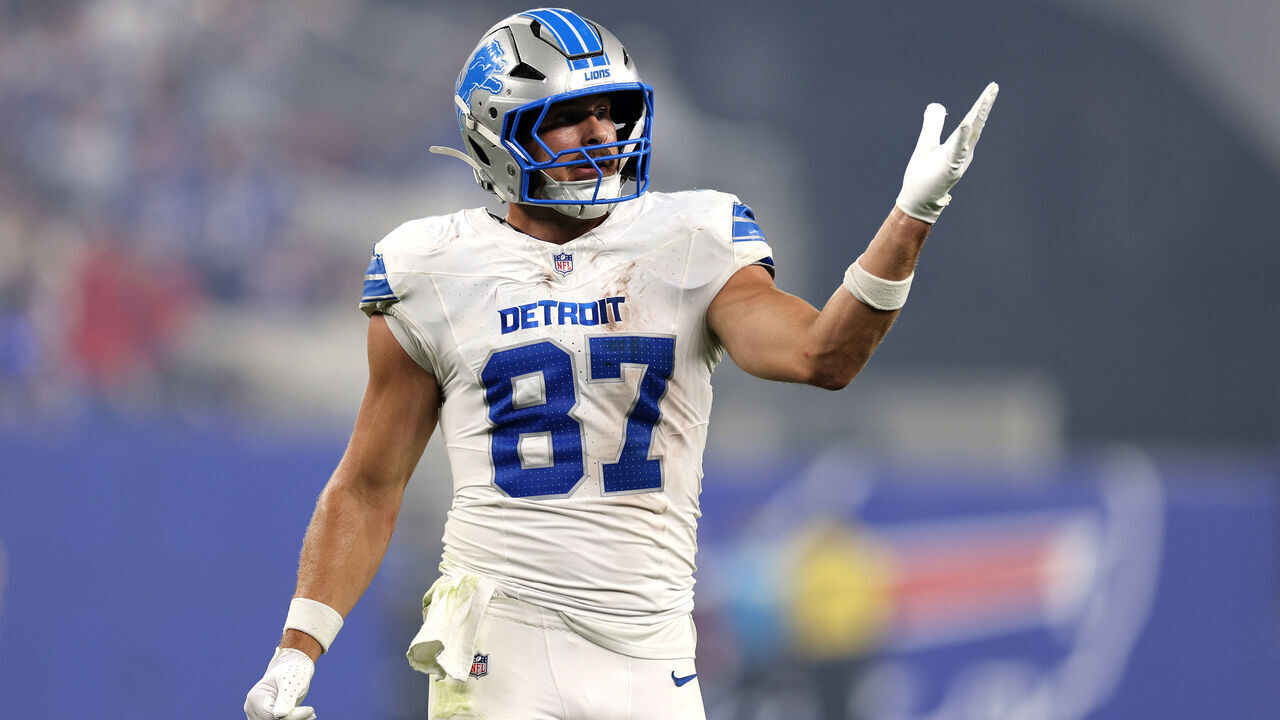 ORCHARD PARK, NEW YORK - SEPTEMBER 17: Sam LaPorta #87 of the Detroit Lions reacts against the Buffalo Bills during the fourth quarter of the game at Highmark Stadium on September 17, 2026 in Orchard Park, New York.