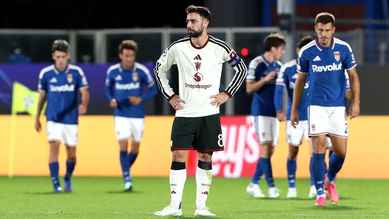 Como tear Man United apart as Red Devils' UCL struggles | theScore