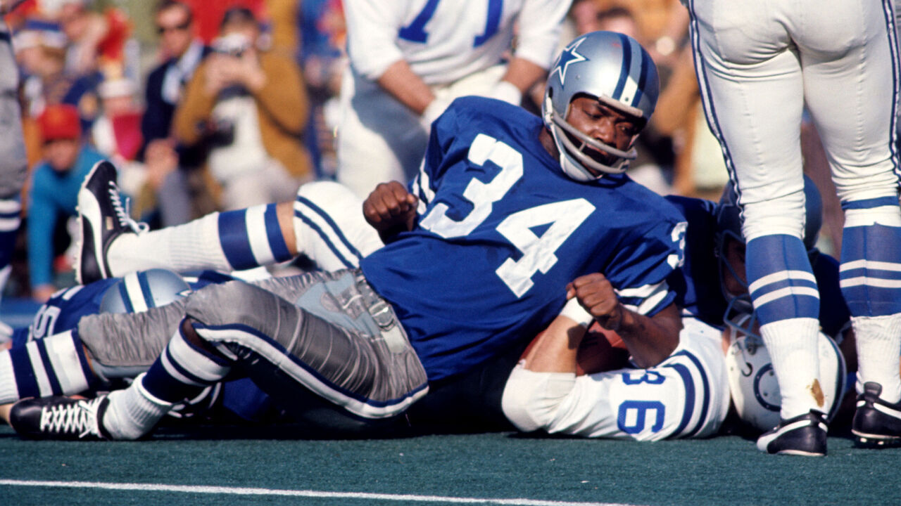 MIAMI, FL - JANUARY 17, 1971: Safety Cornell Green #34 of the Dallas Cowboys tackles running back Norm Bulaich #36 of the Baltimore Colts during Super Bowl V on January 17, 1971 at the Orange Bowl in Miami, Florida. The Colts beat the Cowboys, 16-13 to win the professional football World Championship.19710117-FR-1971 Kidwiler Collection/Diamond Images